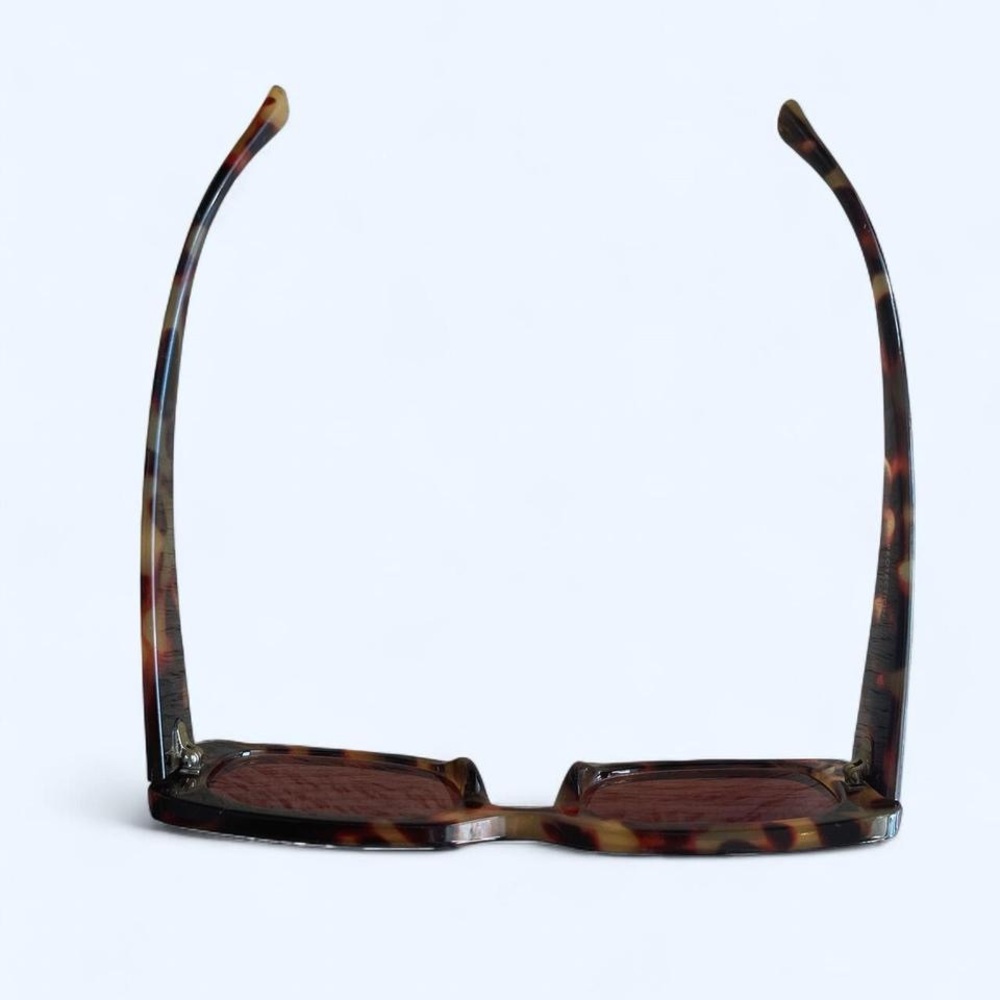 Brown Tortoise Women's Sunglasses
Size M/L - Picture 2 of 7
